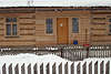 Goralstil Holzhaus hinter Gartenzaun Winterfoto Museumsdorf Chochol�w Reisebild