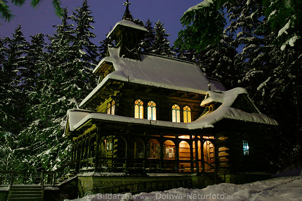 Zakopane Holzkirche Jaszczurwka historisches Baudenkmal Winterbild