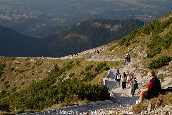 Wanderpfad Przelecz miedzy Kopami Bergpfad Touristen Erholung Foto am Wanderweg