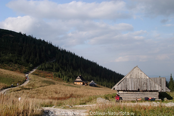 Tatra Wandern Bergroute Verschnaufpause Bild schlafen an Holzscheune Sitzplatz