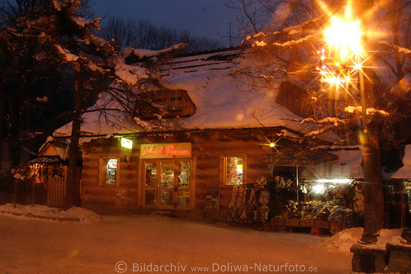Weihnachtszeit Nachtlichter Romantik in Zakopane Foto: Andenken-Kiosk in Krupwki Fussgngerzone