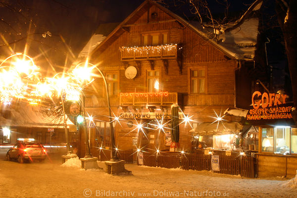 Zakopane Strassenfoto Kneipe Gazdowo Kuznia Krupwki Nachtlichter Romantik