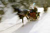 40731_Pferdekutsche abstrakt Rauschtempo Fahrt auf Schnee verwischtes Foto in Bewegung