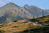 Tatra Gipfel Gelbe Turnia Bergkulisse Landschaft Naturbilder mit Wanderer Bergpfad