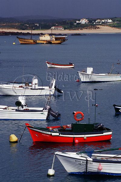 Sagres Fischerboote Novo Medroso & Saozinha in Wasser Meerbucht auf Anker