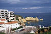 Edificio Montana Hotel an Praia Dona Ana Badebucht, Algarve Urlaubstip mit Panoramablick auf weite Meer