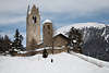901051_San Gian alte Taufkirche Foto mit Blick auf Mutas Muragl Berg über Celerina Winterbild