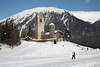 901067_Skiurlaub auf Skiloipen in Celerina AlpenPanorama Foto rundum San Gian Kirche unter Berg Muragl