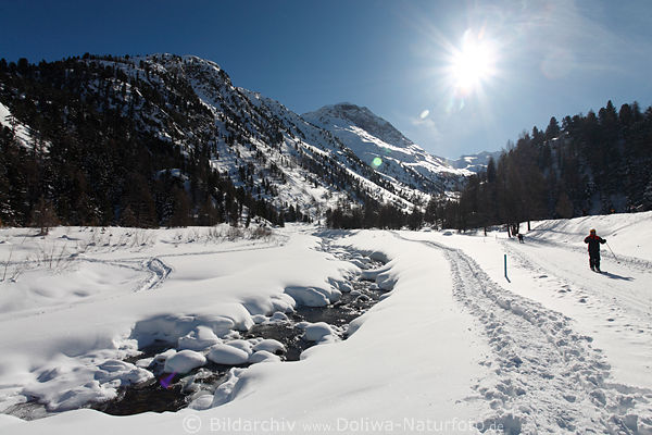Morteratschgletscher Tal Bergbach Naturfoto Schnee Sonnenschein Skilufer Winterweg