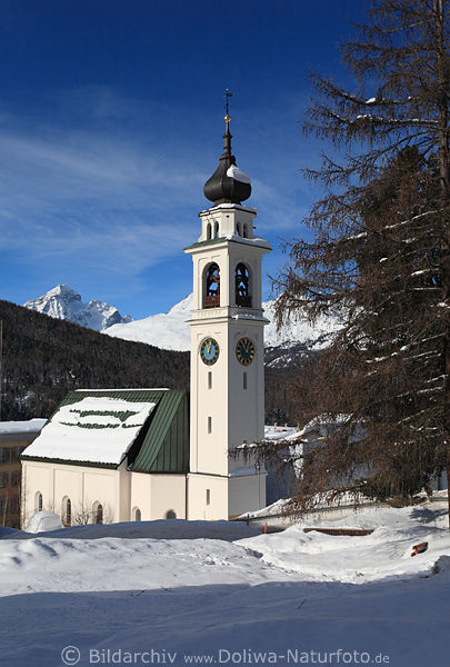 Kirche Pontresina Winterbild der Alpen Urlaubsort am Berninamassiv Schneelandschaft Naturfoto