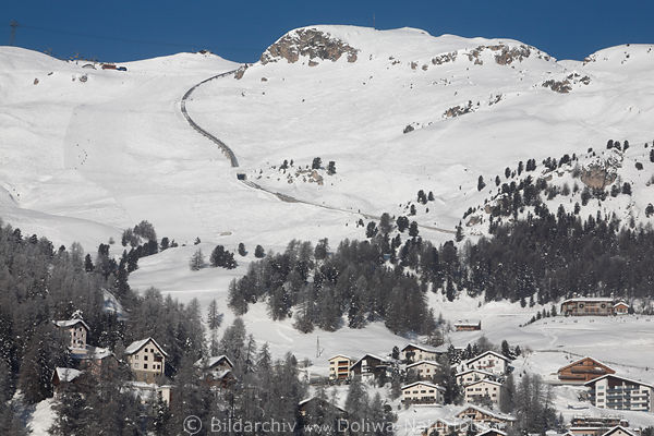 Skipiste Sankt-Moritz Alpenhang Foto Zahnradbahn in weier Winterlandschft Reisebild
