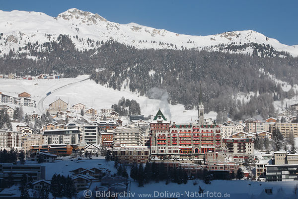 Sankt Moritz Dorf Alpenfoto in Schnee Winterkleid Glamourstadt in Bergland Oberengadin