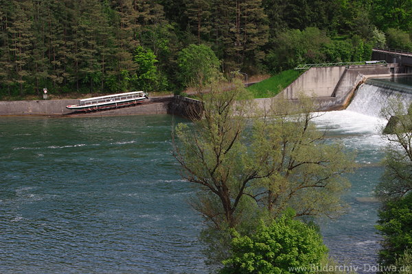 Rheindamm Rheinau Fhrboot Schiff auf Schienen verlsst Kahntransportanlage