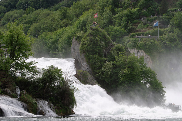 Rheinfall Mittelfelsen donnernde Wassermassengewalt Wasserfall schumende Naturgewalt