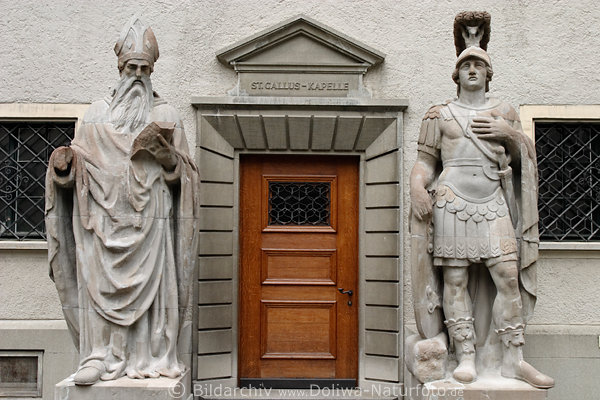 St. Gallus Klosterkapelle Treingang mit Wchter Skulpturen Benediktinerkloster Sankt Gallen