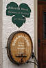 601644_ Stein am Rhein Schild & Bierfass in Hauswand, Ulbert Graf Weinbau, Vesenwirtschaft