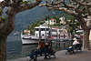 906127_ Ascona Seepromenade Foto, Paare auf Bnken unter Bumen am Lago Maggiore Bild, Schiff Milano