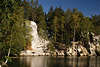 710025 Adersbacher See stille Naturoase an Sandfelsen, Menschen in Wasseroase in Felsufer Sonne bei Erholung