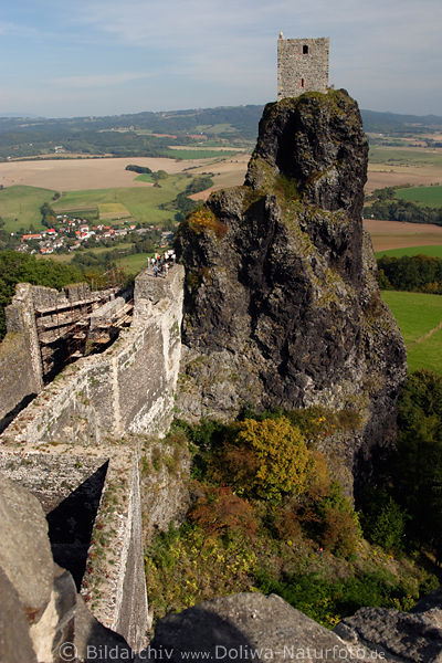 Felsen Panna (Jungfrau) Burgruine Trosky Turm Foto von Baba mit Touristen