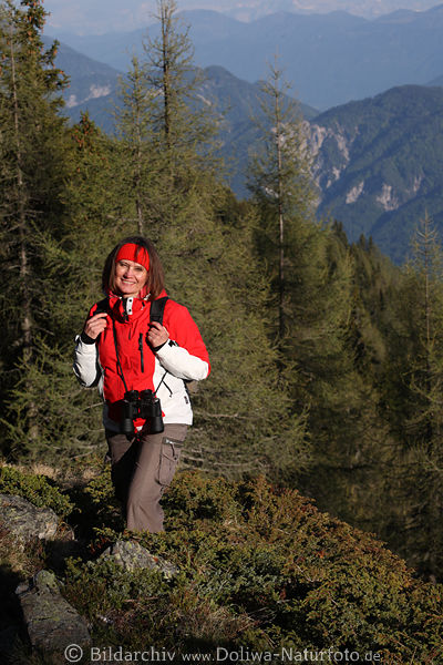 Wanderin lcheln Bergtour junge Frau Marsch Mdchen Portrt in Alpen Naturweg schne Berge