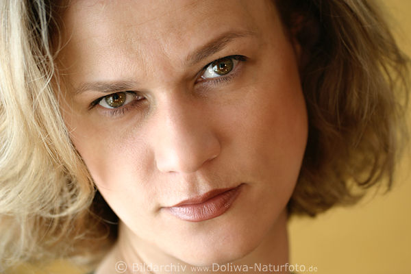 Blonde Frau tiefer Augenblick weibliche Schnheit Gesicht-Portrait