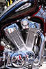 54422_ Suzuki Intruder VS, moderner Motorrad Motor in Glanz
