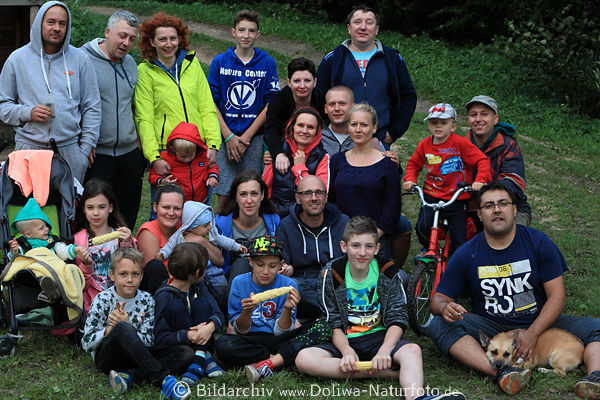 FamilienFoto mit Nachwuchs Mtter Kinder junge Frauen Gesichter