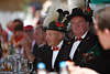 1102553_ Senioren in Volkstrachten Foto am Tisch beim Dorffest in Kastelruth nach Fronleichnamprozession