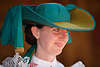 1102601_ Seiser Frau, Mädchen Gesicht unter grünem Hut, Volkstracht Dorffest Foto aus Kastelruth