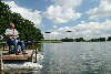 46925_Angler auf Trettboot - Bank am See & Wasser