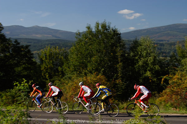 Radler Fnfer dynamische Bewegung in Naturfoto Radfahrer Dynamikfahrt Berge Sportler Radausflug