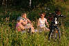 57390_Relax bei Radtour, Frauen Trio beim Picknick