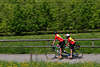 601637_ Velo-duo Tandem Doppelrad bergab in Bewegung radeln in Natur, Radler-Paar mit Doppelfahrrad Foto