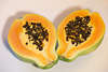 800366_ Papaya Querschnitt Foto halbe Früchte Körner auf Teller in Bild,  exotisches Obst Melone Foodfoto