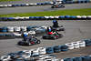 1100208_ Karting Rennsportfoto auf Kartbahn Asphaltbelag zwischen Autoreifen Rennspass Aktionsbild