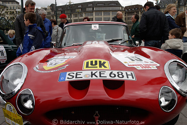Jaguar Oldtimer rotes Automobil Hamburg-Shanghai Rallye