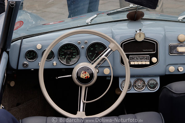 Porsche 1500 Oldtimer Cockpit mit Lenkrad