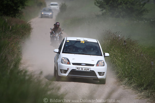 Ford Fhrung auf Rennstrecke in Staub Schotterpiste Masurens Rally-Polen Training