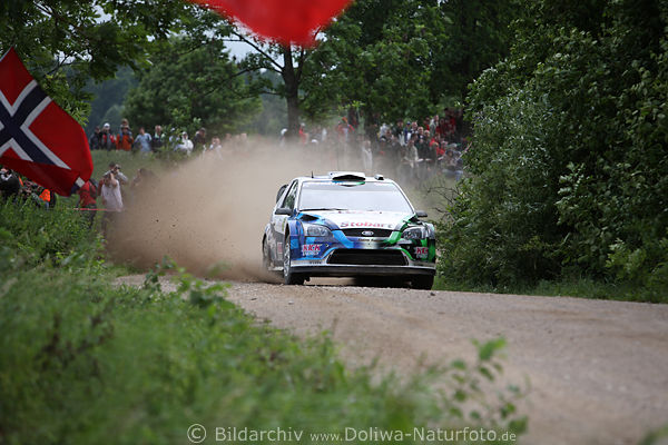 Finne Latvala Ford Sprint Fans im Staub Rennpiste Masurens Schotterstrecke Rajd-Polski
