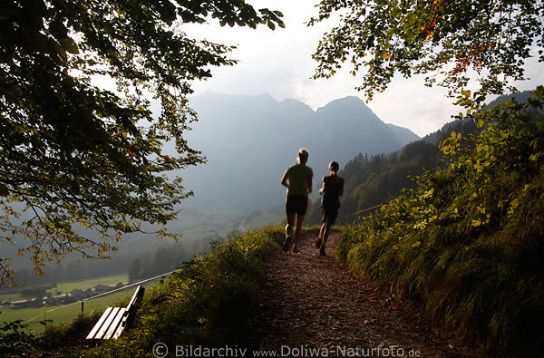 Fitness in Naturlandschaft Mdchen Paar Lauf Bewegung auf Bergpfad
