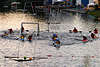 52712_ Kanupolo Jugend in Wasser paddeln Kajaksprint zum Tor  Turnier Bild KanuClub Hamburg