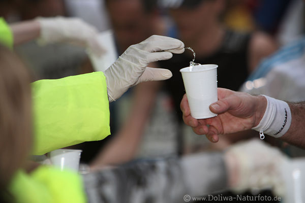 Lufer Hand am Wasser-Becher Marathon Hnde Dauerlauf-Strkung