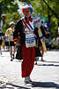 Marathon Gaukler Foto Spassmacher zwischen Läufer in Verkleidung