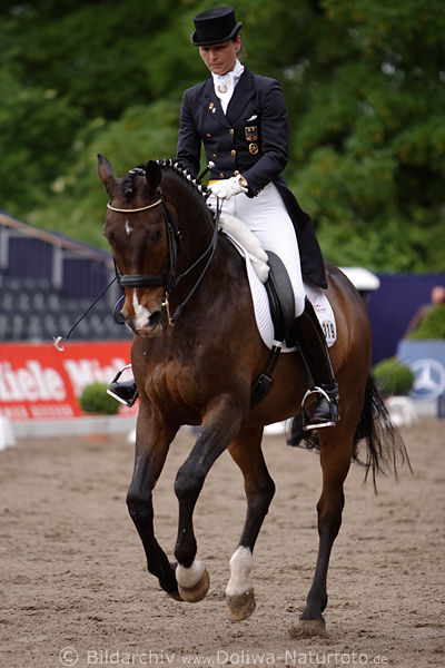 Hermelink Anja auf Petmos Dressur-Kr Foto
