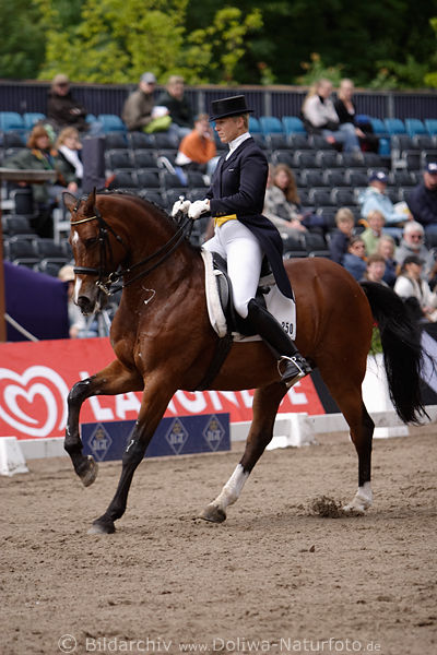 Pferdetanz Foto Dressurpferd Le Touquet bei Kr mit Hansen Insa Reiterin