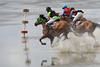 Pferde-Galopp Spritzwasser Wattrennen Sport-Dynamikbild