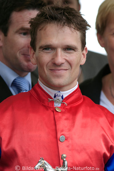 Champion Andreas Suborics glcklicher Starjockey nach Sieg im 146. Preis der Diana