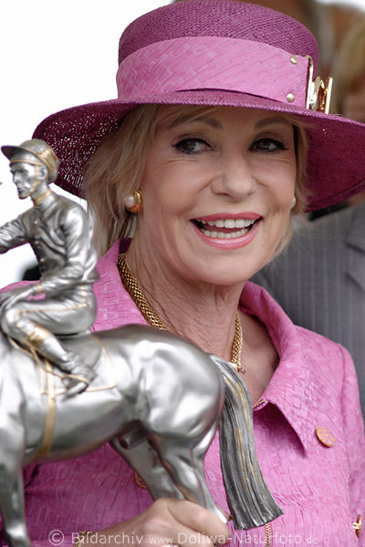 Dagmar Berghoff Miss-Tagesschau Ehrengast bei Siegerehrung mit Trophe Diana Preis