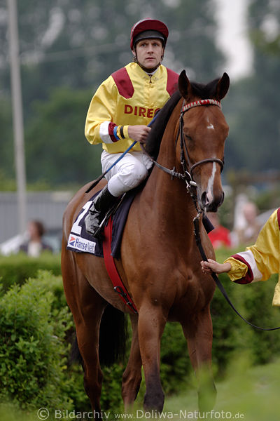 Los Sainos mit Jiri Palik Jockey Prsentation vor Galopprennen