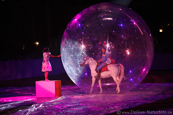 Pferdreiter in Kugelblase GalaShow Olivier Garcia Showstar aus Frankreich